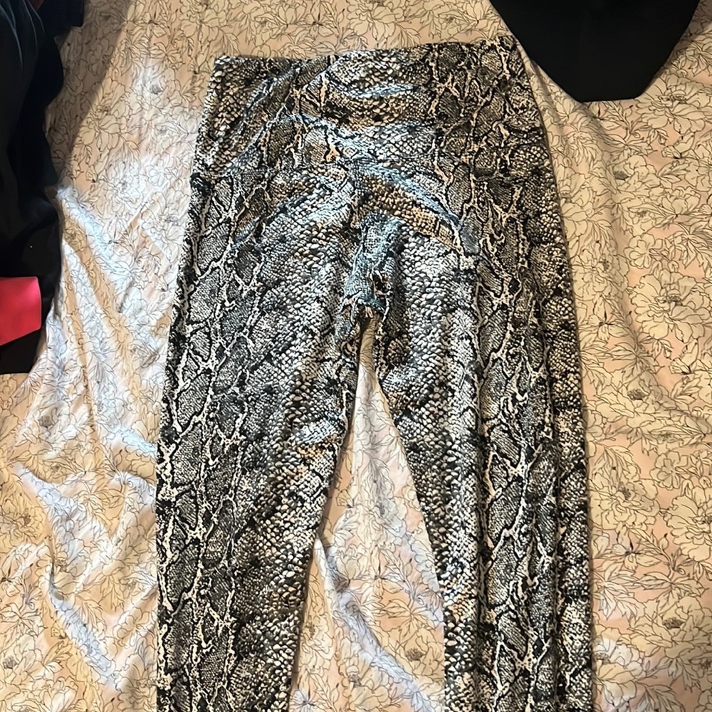 Snake print leggings